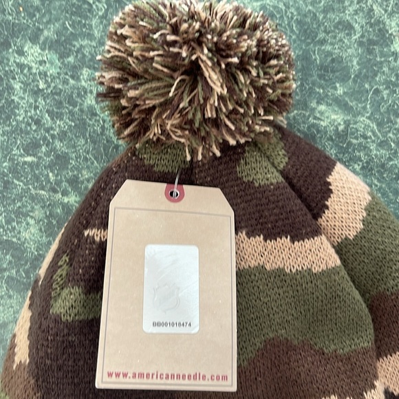 Vancouver Canucks NHL American Needle Camo Beanie - Picture 6 of 7